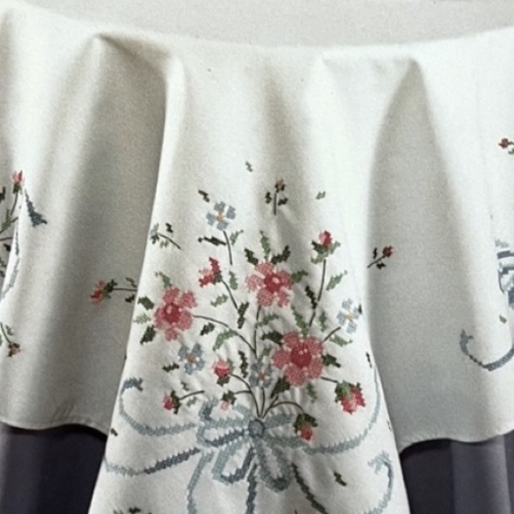 Floral Table Topper Runner or tablecloth. Hand stitched. 44x48”. New. Vintage - Picture 1 of 7